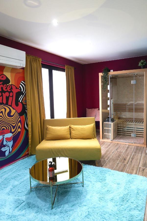 Capsule Groovy-Jacuzzi-Sauna-Billard-Netflix- Nintendo Switch & Jeux Mons Zewnętrze zdjęcie