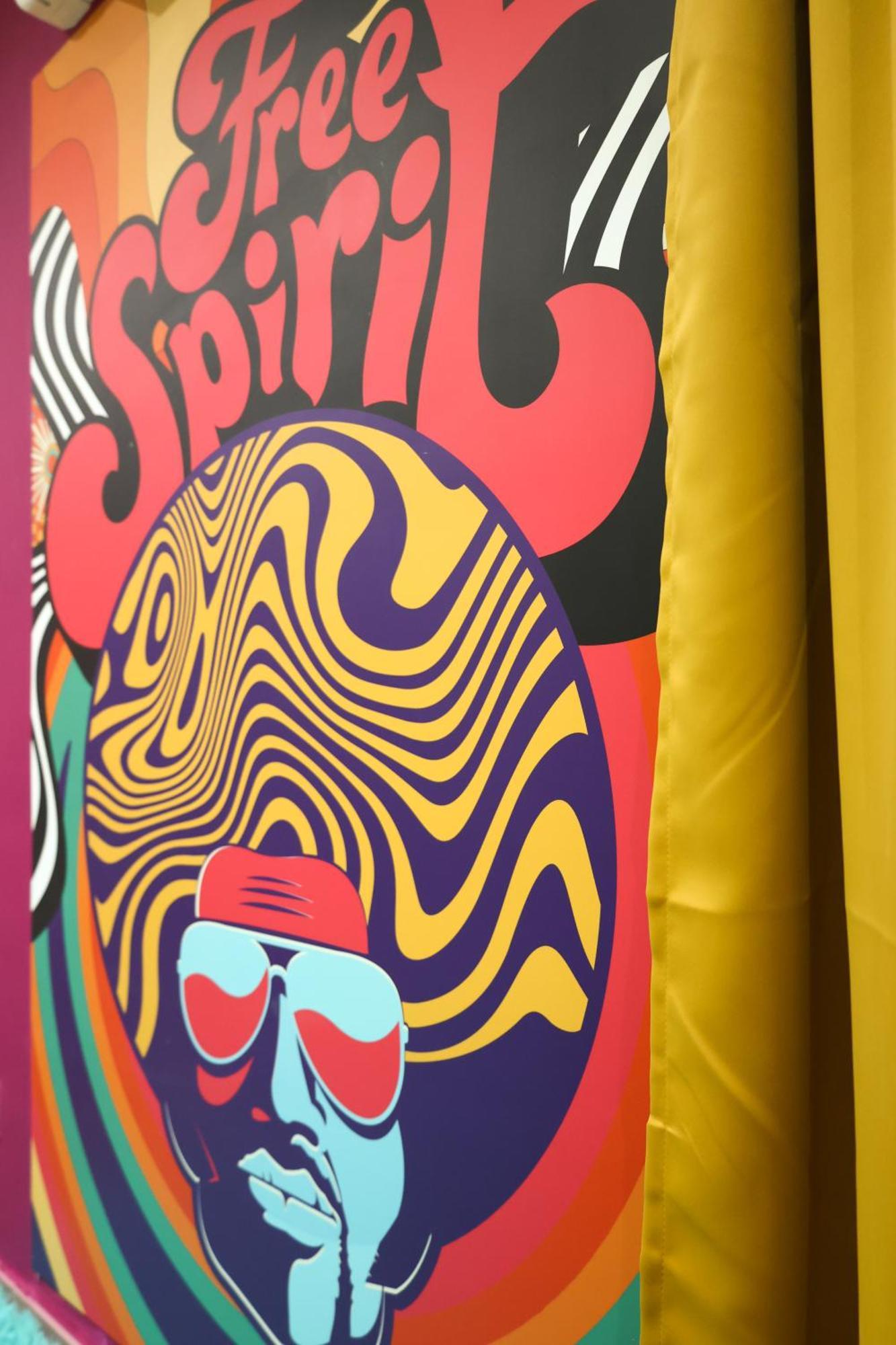 Capsule Groovy-Jacuzzi-Sauna-Billard-Netflix- Nintendo Switch & Jeux Mons Zewnętrze zdjęcie