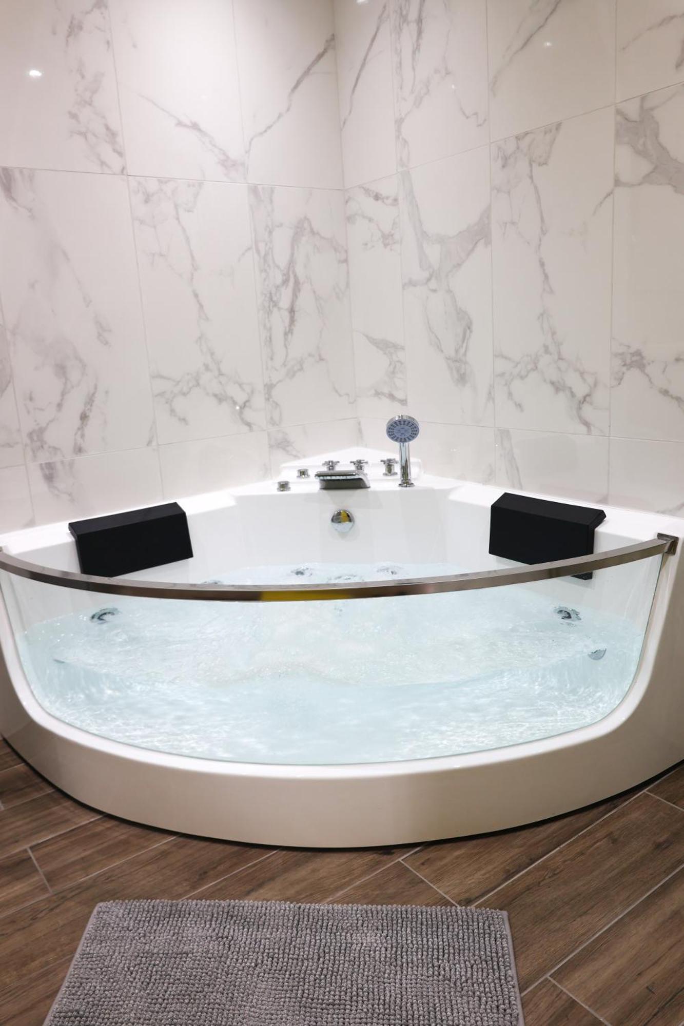 Capsule Groovy-Jacuzzi-Sauna-Billard-Netflix- Nintendo Switch & Jeux Mons Zewnętrze zdjęcie
